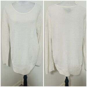 Design History Women’s Medium Off-White Curve Hem Scoop Neck Sweater Casual